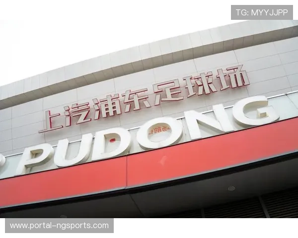 浦东足球场启用为上海海港新主场，容纳3.5万人